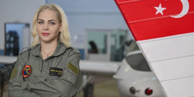 Uçak teknisyeni adayı genç kızların sayısı artıyor
