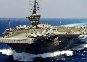 Husiler Kızıldeniz’deki ABD uçak gemisini hedef aldı