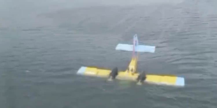 Yangın söndürme uçağı Bafa Gölü’ne daldı