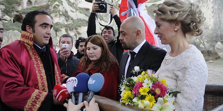 Çiftlerin ‘gökyüzünde nikah’a ilgisi artıyor