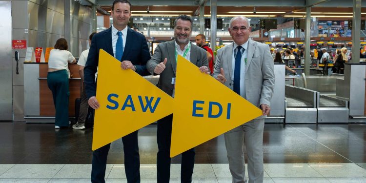 Pegasus, Edinburg uçuşlarına başladı