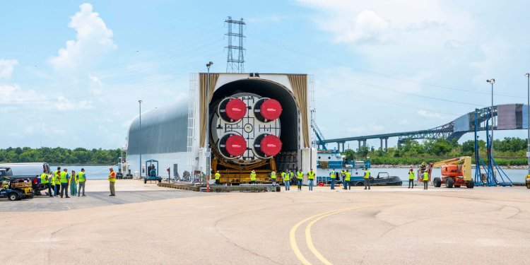Boeing, Ay görevi için kritik roket aşamasını teslim etti!