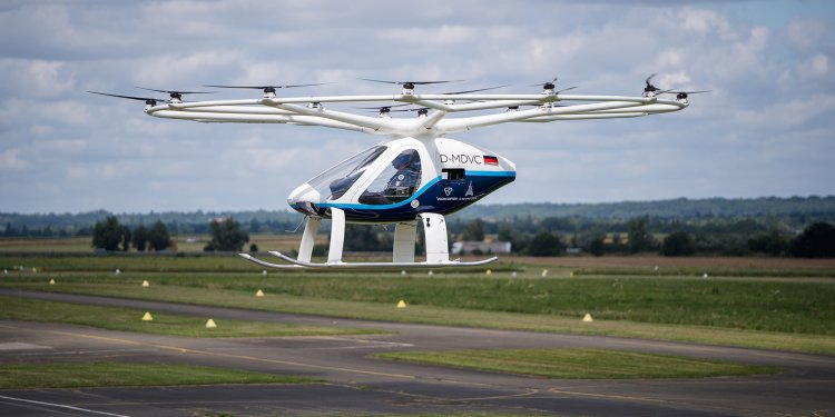 Hava taksi Volocopter’den Paris’te pilotlu test uçuşu