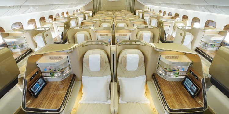 Emirates’in kabini yenilenen ilk B777 uçağı hizmete başladı