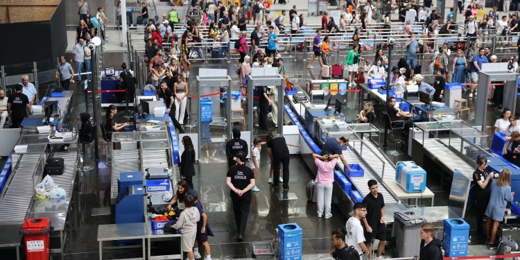 Havalimanlarından 7 ayda yaklaşık 130 milyon yolcu uçtu