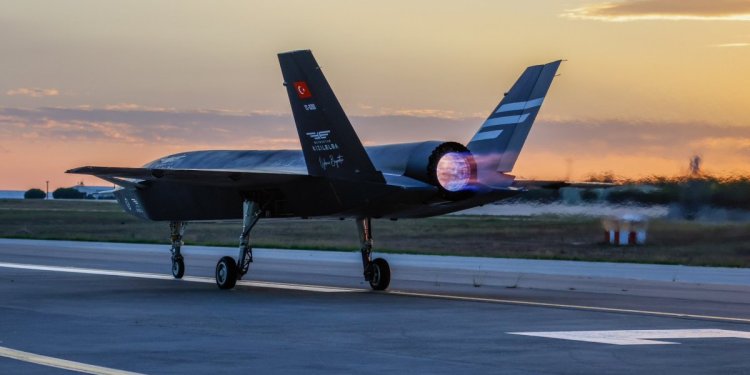 Bayraktar TB3, TCG Anadolu’ya doğru