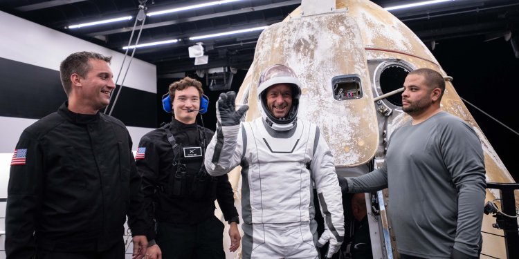 İlk ticari uzay yürüyüşü görevi sona erdi