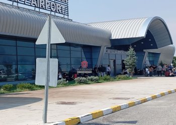 Muş Havalimanı’na düşen yıldırım trafiği aksattı!