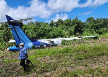 Yolcu uçağı kalkışta pistten çıktı