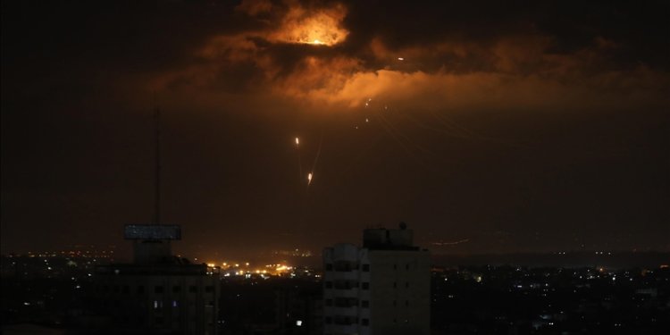 Husiler, İsrail’in Ben Gurion Havalimanı’nı vurdu