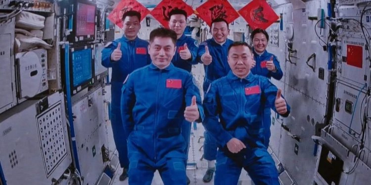 Çin’in yeni taykonot ekibi uzay istasyonuna ulaştı