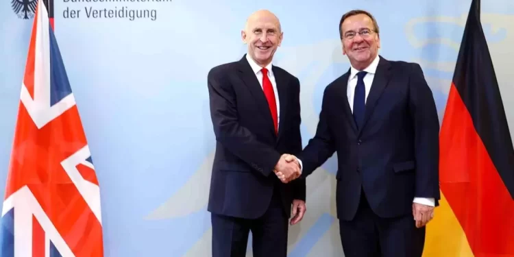 Almanya ve İngiltere havada ve karada güç birliği yaptı