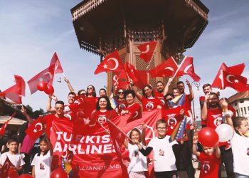 THY’den Türk bayrağı temalı 29 Ekim kutlaması