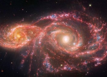 Webb ve Hubble uzay teleskopları iki galaksiyi görüntüledi
