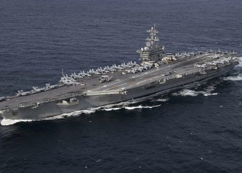 Husiler, ABD uçak gemisini hedef aldı