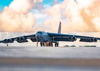 Pentagon, bölgeye B-52 bombardıman uçakları gönderiyor