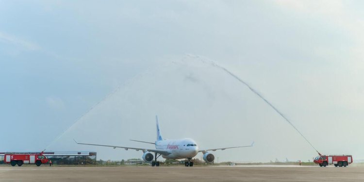 Tarihindeki ilk geniş gövdeyi filosuna kattı