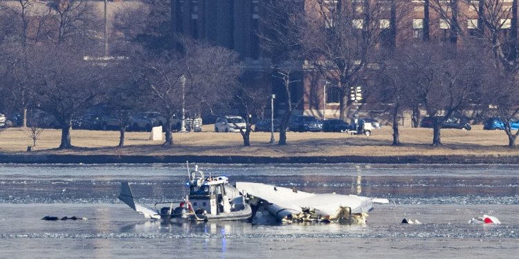 ABD’deki uçak kazasında şaşırtan kule detayı!