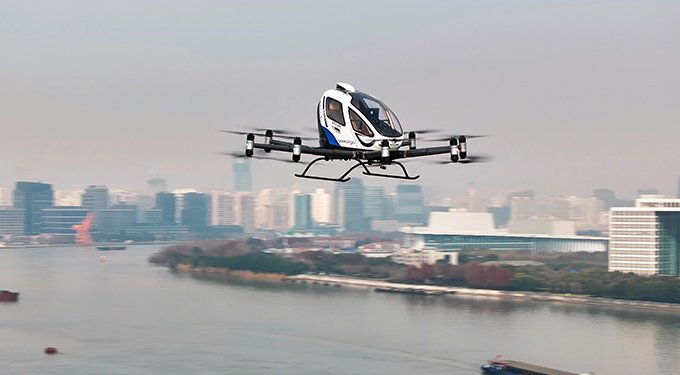 Çinli pilotsuz hava taksi Şanghay’da ilk uçuşunu yaptı