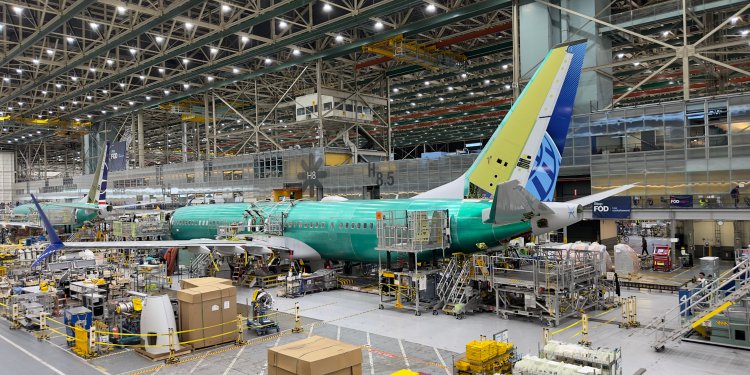 Boeing, uçak teslimatında Airbus’ı geride bıraktı