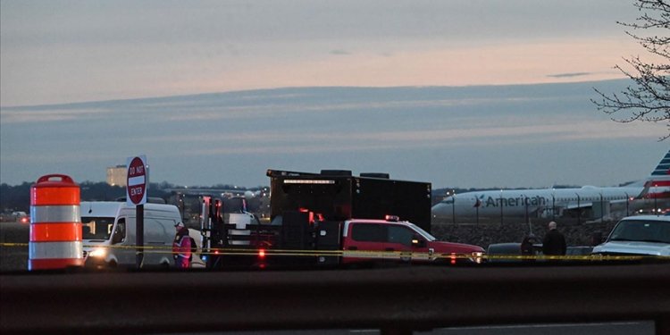 Yolcu uçağı ve helikopter çarpışması: Enkaz kaldırma devam ediyor