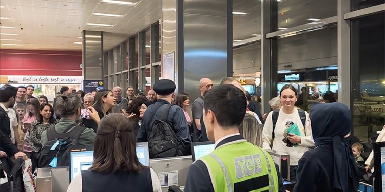 AJet, St. Petersburg seferlerine başladı