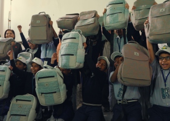 Emirates’ten 400 özel çocuğa çanta hediyesi