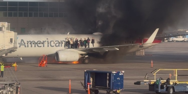 ABD’de bir yolcu uçağı havalimanında aniden alev aldı