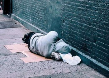 Bir gariban geldi mahallemize