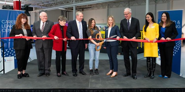 Textron, yeni Kariyer ve Öğrenme Merkezi’ni hizmete açtı