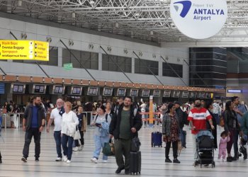 İlk 4 ayda hava yolu ile seyahat edenler yüzde 3,4 arttı