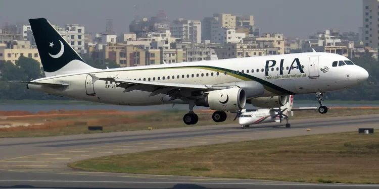 Pakistan’da havalimanları yeniden hizmete başladı