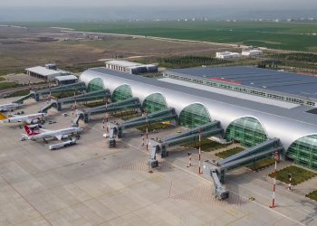 Diyarbakır Havalimanı pisti 4 yıl sonra yeniden bakımda