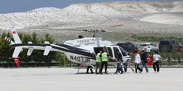 “Uçan Gençlik Etkinliği” ile öğrenciler helikopter deneyimi yaşadı