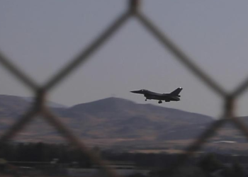 Pakistan güvenlik kaynakları: 5 savaş uçağı 1 dron düşürüldü