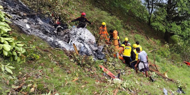 Hindistan’da helikopter düştü: 7 ölü