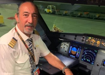 Pilot baba, kızı ve oğlu ile aynı kokpitte buluştu