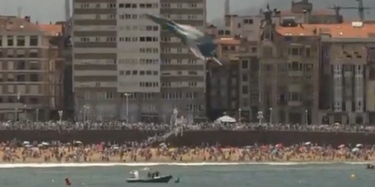 Ani manevranın nedeni kuş sürüsüymüş