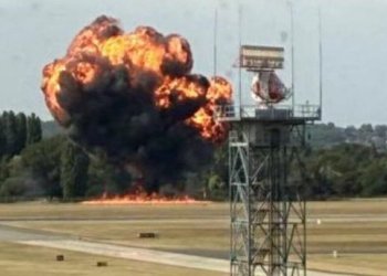 Londra’da King Air uçağı kalkışta düştü!