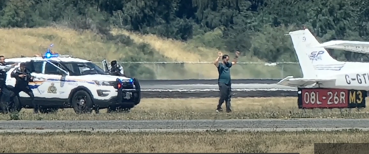 Cessna 172’yi çaldı Vancouver’a izinsiz indi!