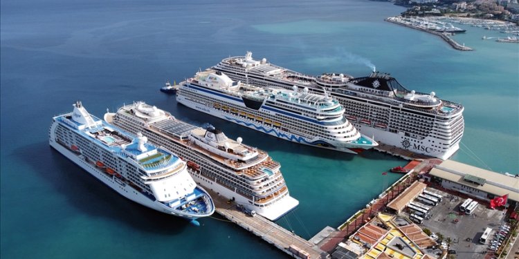 Türkiye’ye 6 ayda 490 kruvaziyer gemisi geldi