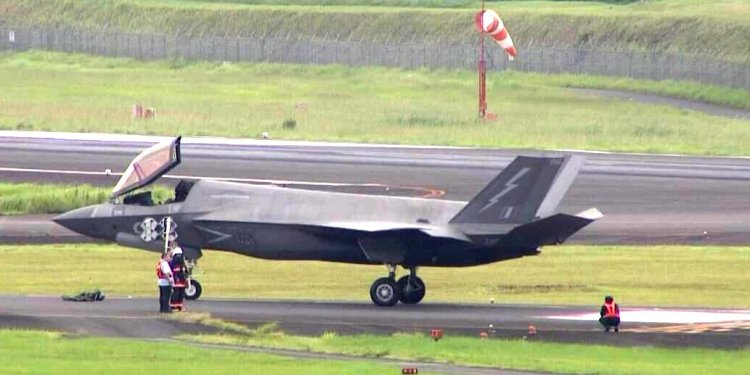 İngiliz F-35B Japonya’da acil iniş yaptı