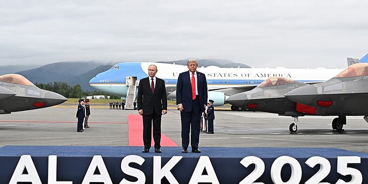 Trump’tan Putin’e F-35, B-2 ve F-22’li karşılama