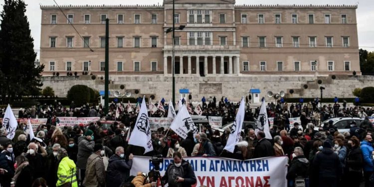 Yunanistan’da 24 saatlik grev: Uçuşlar aksayabilir