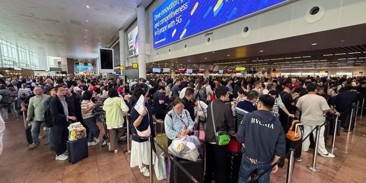 Avrupa havalimanları siber saldırı sonrası manuel çalışıyor
