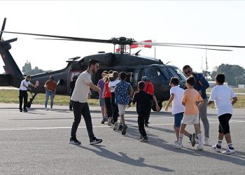 Öğrenciler ilk kez helikopterle uçuş deneyimi yaşadı