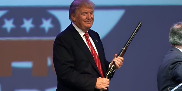 Trump, 36 ülkeye sivil silah ihracatı yasağını kaldırdı