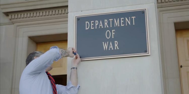 Pentagon’da tabelayı bakan bizzat değiştirdi