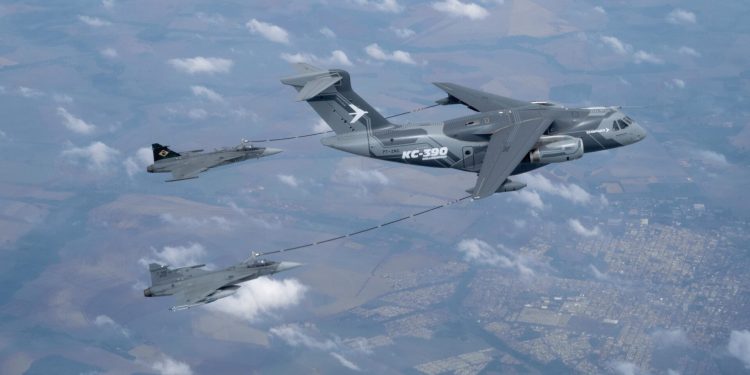 Gripen E–KC-390 ortaklığı havada sınavı geçti