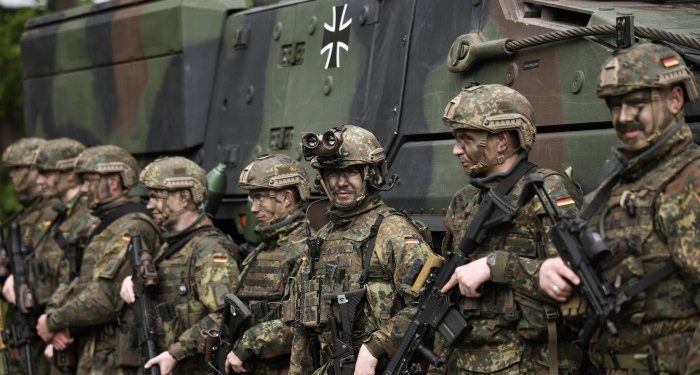 Almanya, askeri kıyafete 19 milyar euro harcayacak